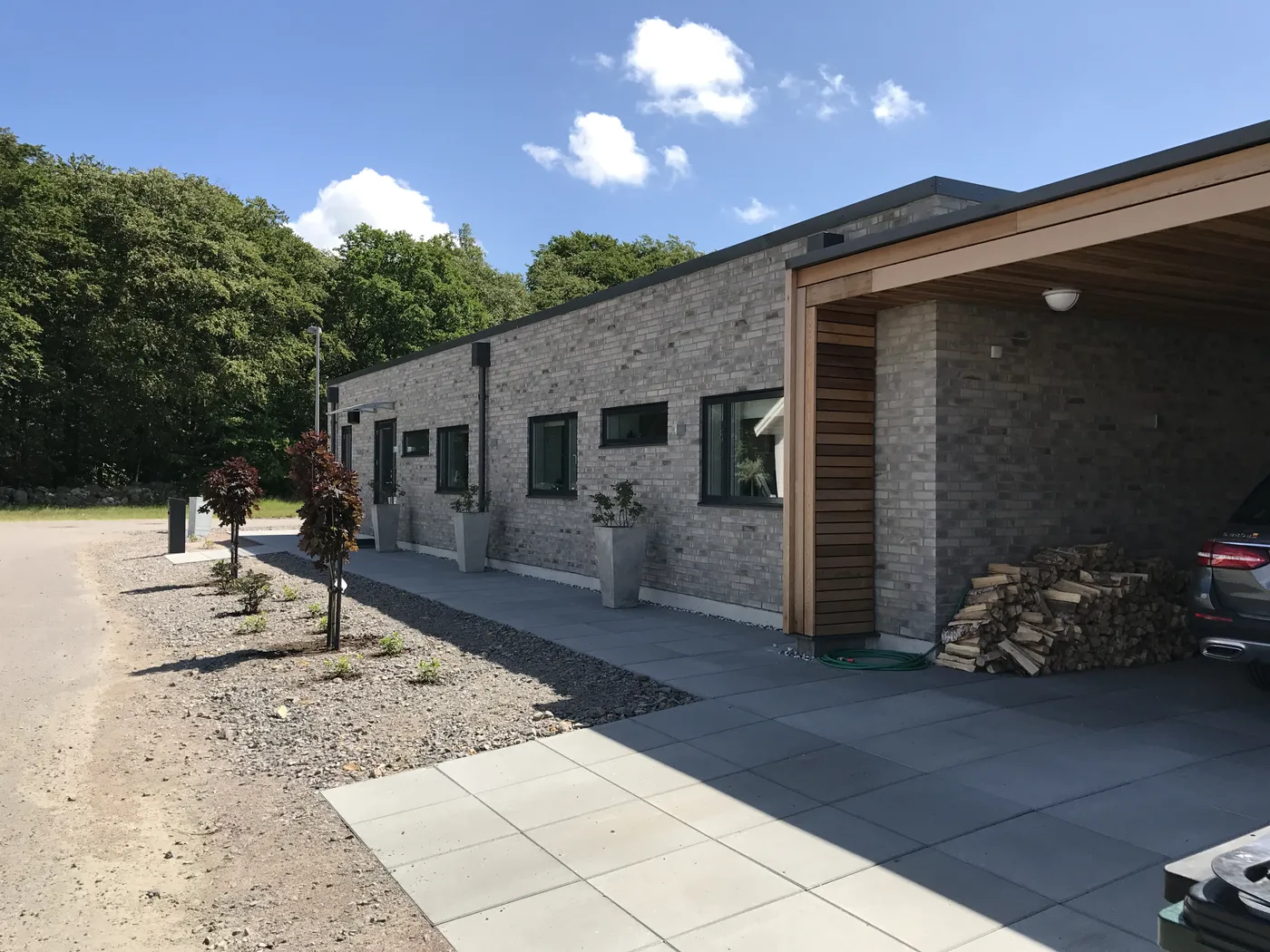 Nybyggt hus med trädäck, bild 7 av 13
